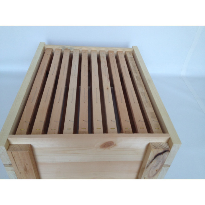 Hunor  műlépes keretekkel