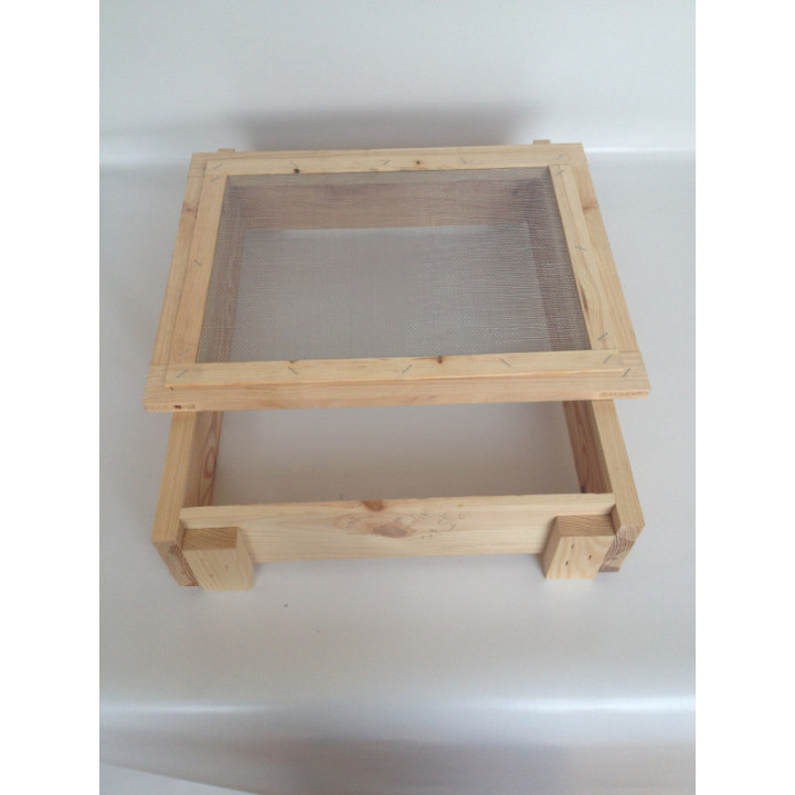 Hunor  műlépes keretekkel