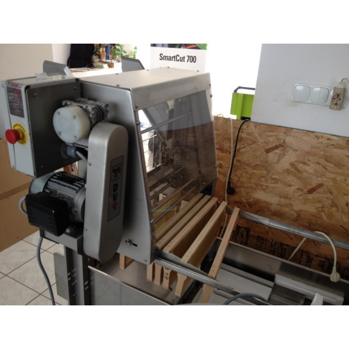 Rezgőkéses fedelező gép